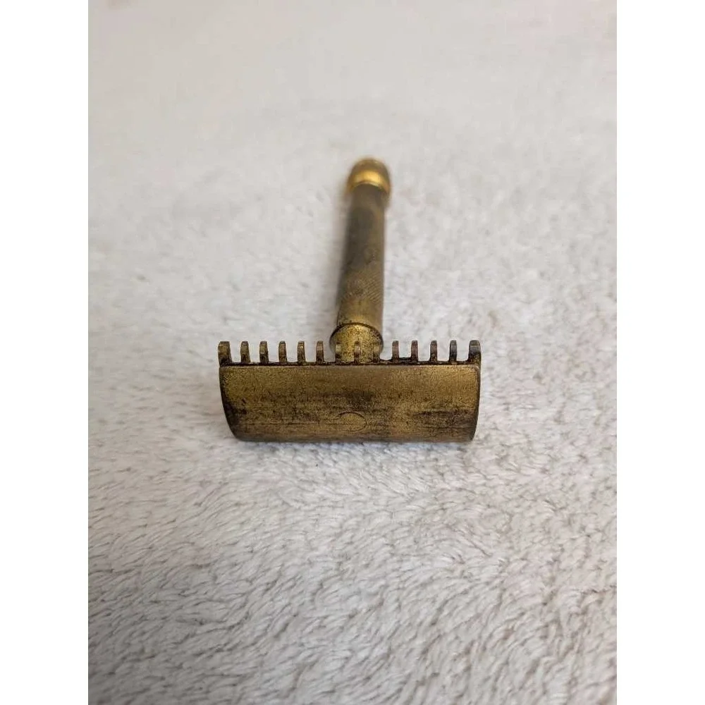 Vintage Gillette Double Edge Safety Razor Gold Tone Made‎ in USA